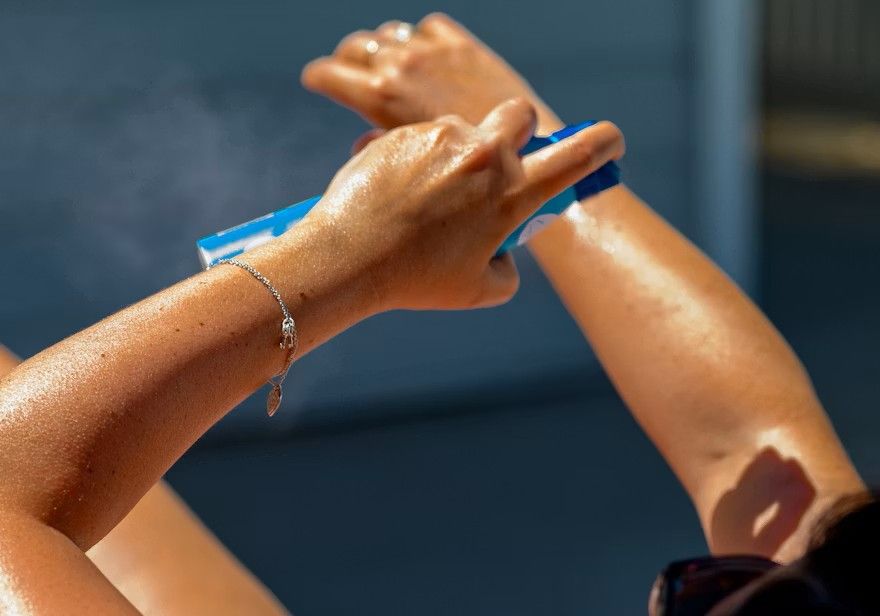 Purškiamas SPF veidui: ar jis veikia taip pat gerai kaip kremas?